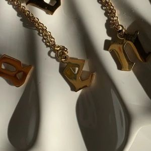 Evry Jewels “e” gold necklace